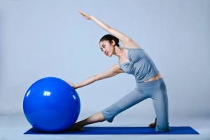 用瑜伽球健身的好处 用瑜伽球健身有哪些好处(图3)
