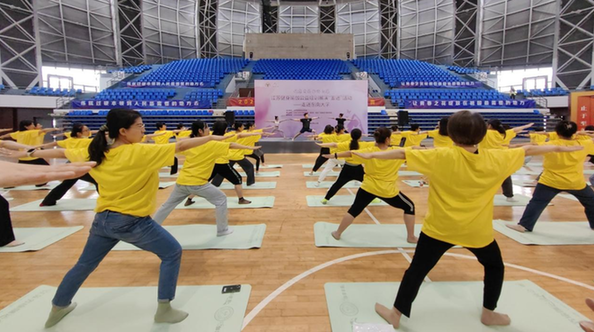 江苏省瑜伽运动协会健身瑜伽公益培训展演走进东南大学(图4)